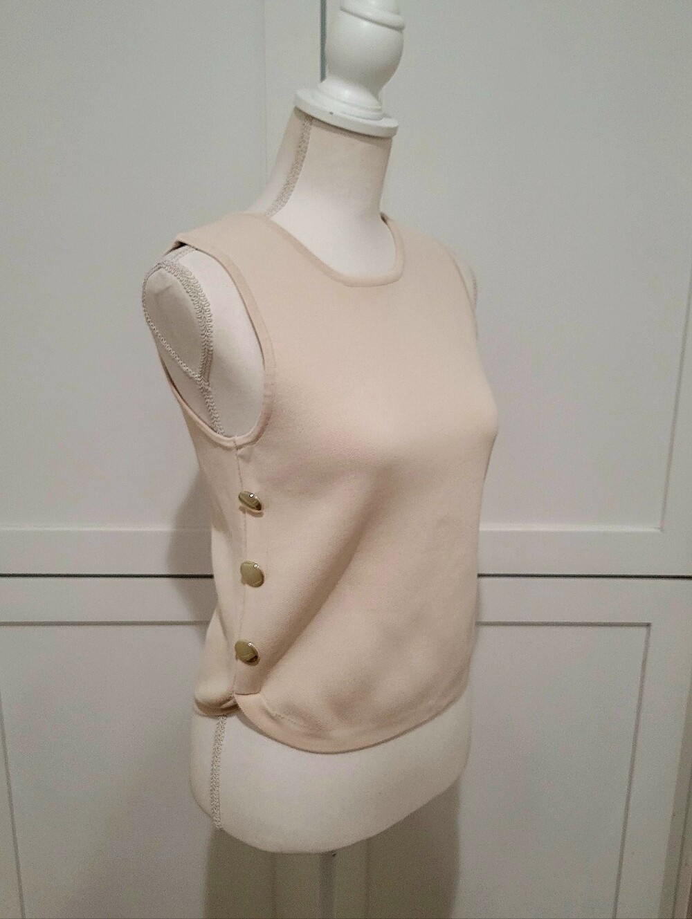 French Connection Cream Sleeveless Knit Tank w/Gold Side Buttons | Size Small